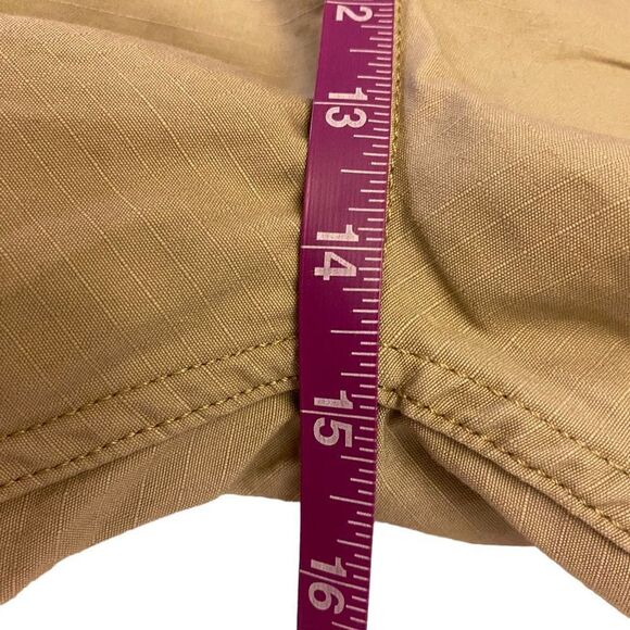 Levi‎ Strauss & Co Khaki Cargo Shorts in Size 38 - Picture 9 of 11